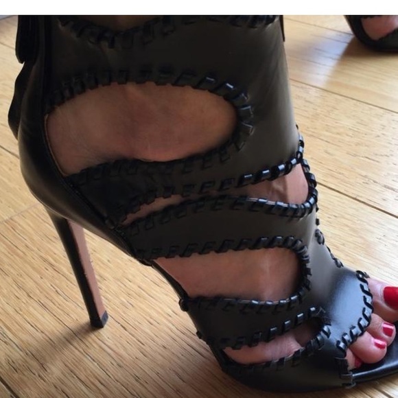 Alaia Paris- Black, size 6
Never worn, stunning! - Picture 3 of 6